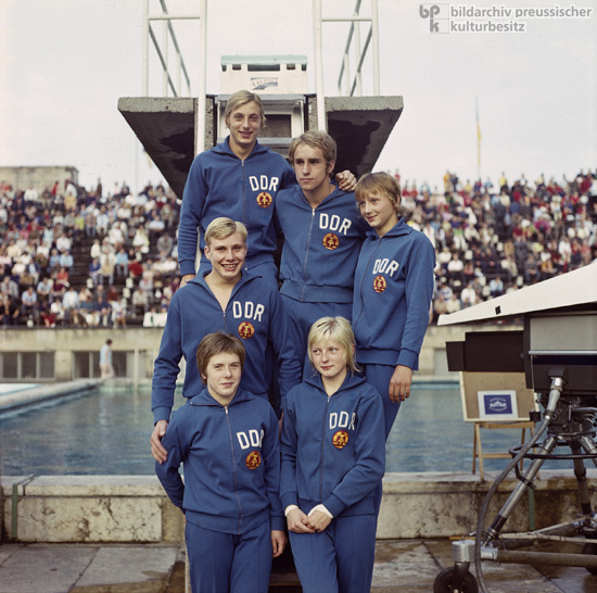 Mitglieder der Schwimmannschaft der DDR, die in Leipzig zum Länderkampf gegen die USA antrat (1971)